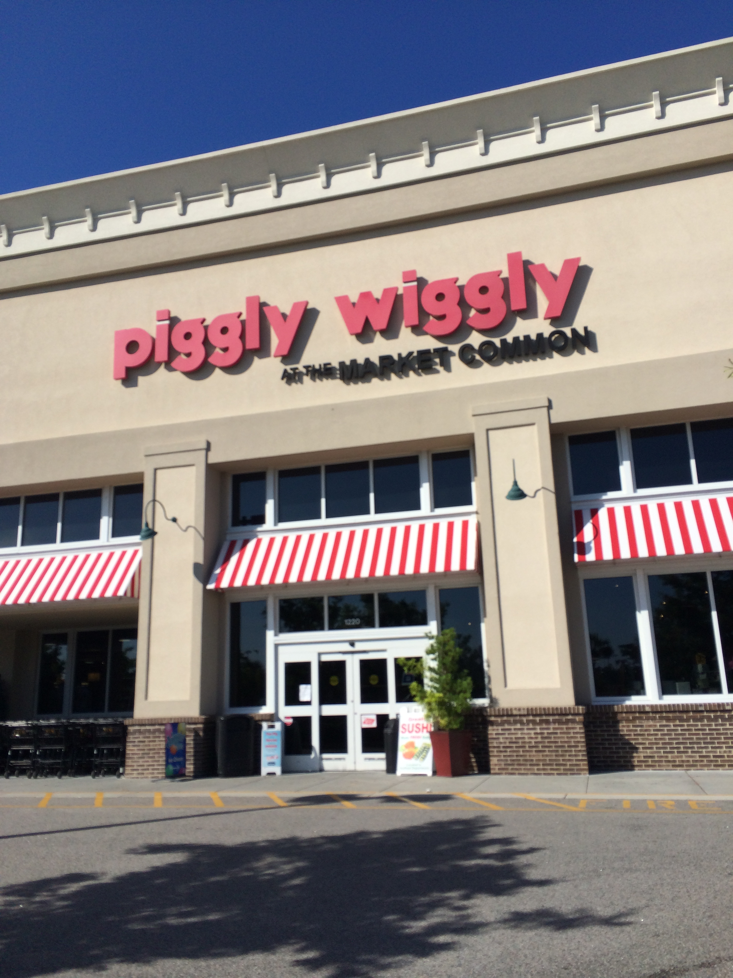 Piggly Wiggly is my neighborhood grocery store and where I went to purchase my southern snacks tonight.